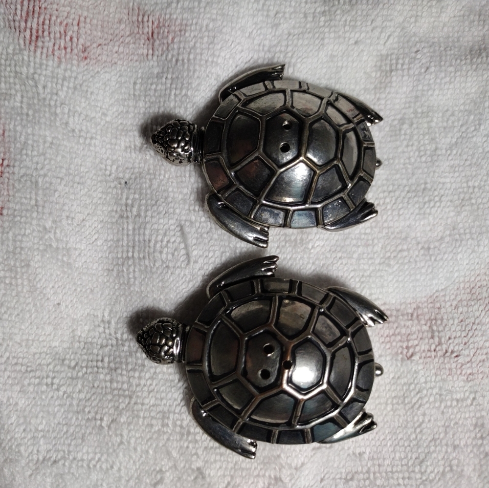 Pottery Barn Tabletop Sea turtle Salt & Pepper Shakers